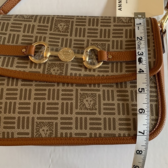 ANNE KLEIN.Add a dash of elegance to your basic style w/Horse Bit Flap C… - Picture 5 of 7